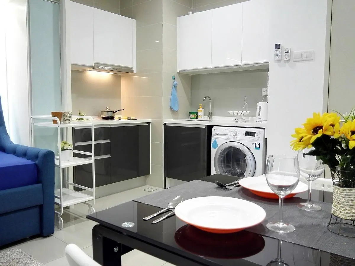 Kl Gateway Pool Suites Near Mid Valley Kuala Lumpur