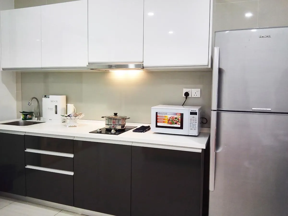 Kl Gateway Pool Suites Near Mid Valley Kuala Lumpur 4*,