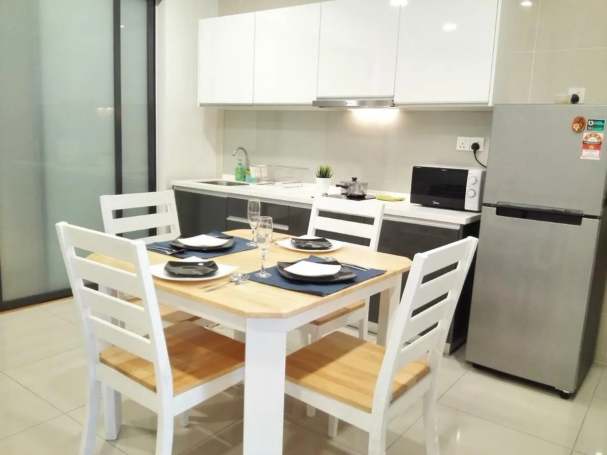 Kl Gateway Pool Suites Near Mid Valley Kuala Lumpur 4*,