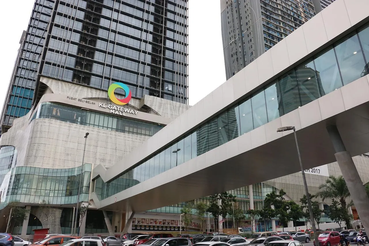 Kl Gateway Pool Suites Near Mid Valley Kuala Lumpur