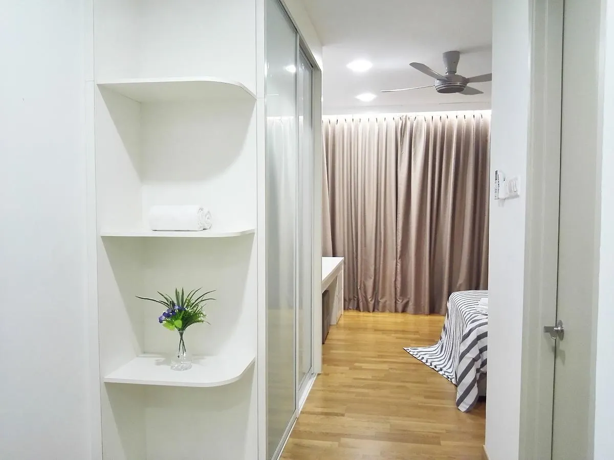 Kl Gateway Pool Suites Near Mid Valley Kuala Lumpur Aparthotel