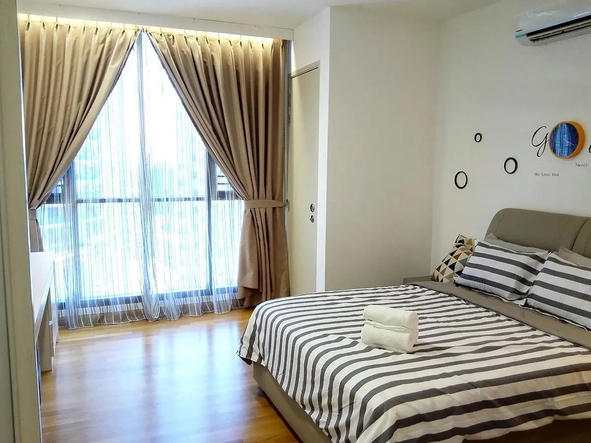 Kl Gateway Pool Suites Near Mid Valley Kuala Lumpur Aparthotel
