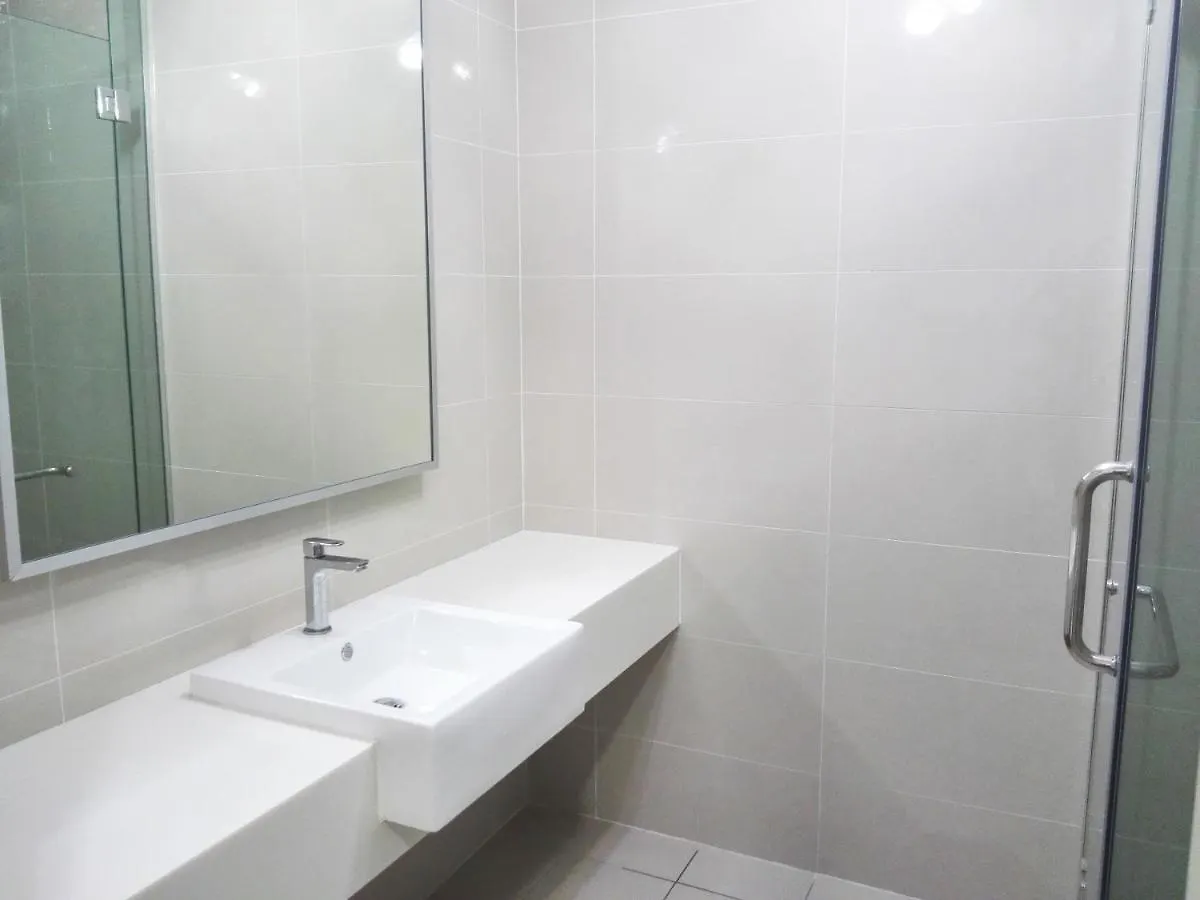 Kl Gateway Pool Suites Near Mid Valley Kuala Lumpur Aparthotel